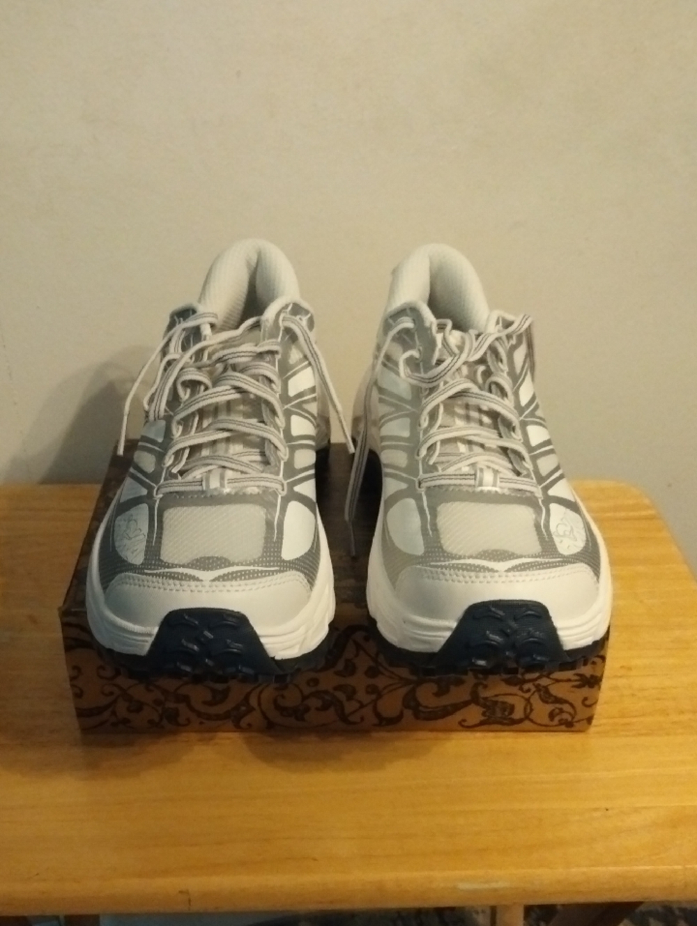 New Hoka White and Black Running Shoes with Blue Logo Womens Size 10.5 Mens 9.5